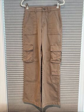 Hollister women’s Tan Cargo Pants - Comfortable Utility Style